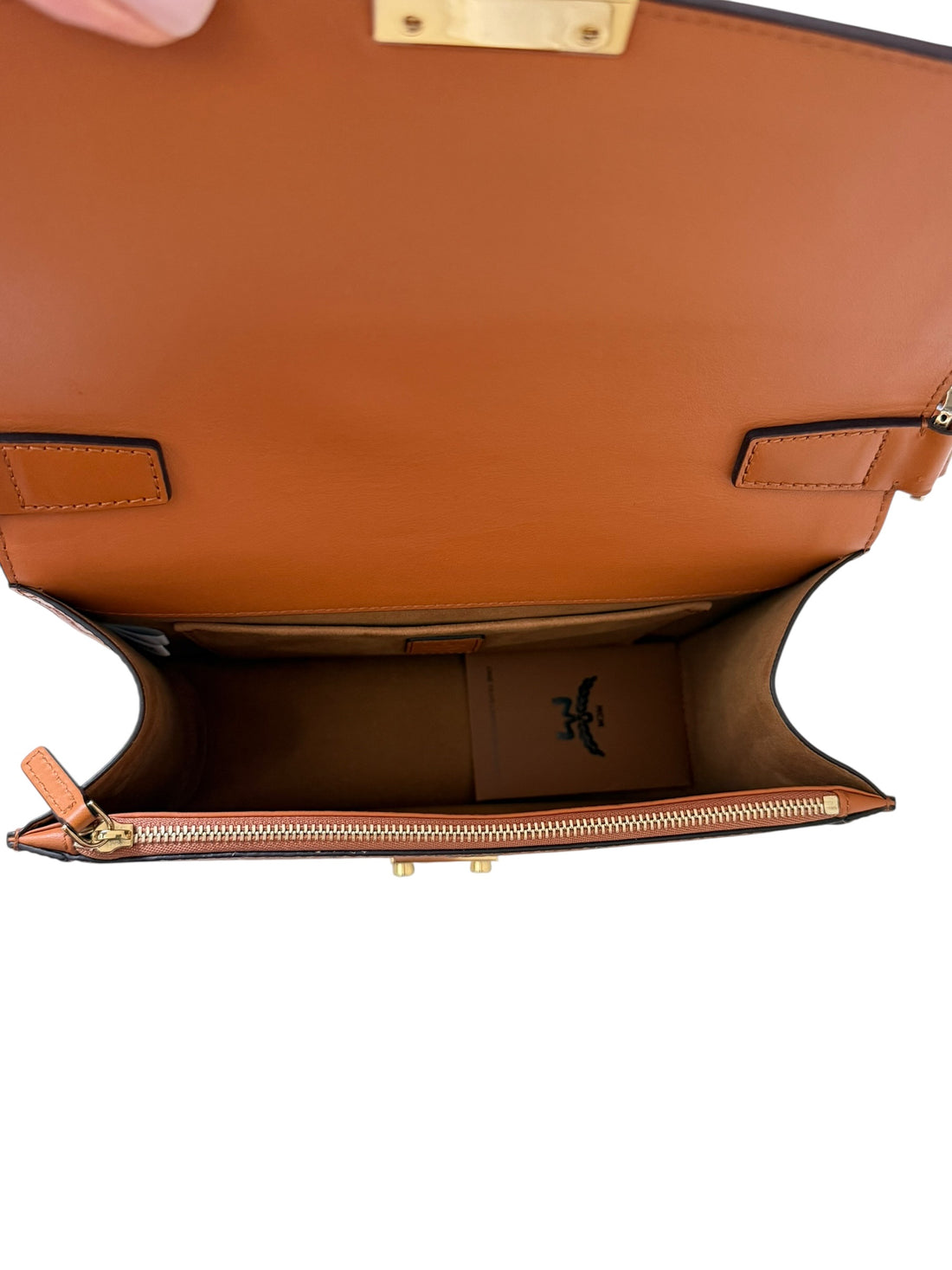 MCM TRACY Umhängetasche aus Visetos in der Farbe Cognac / Schwarz.