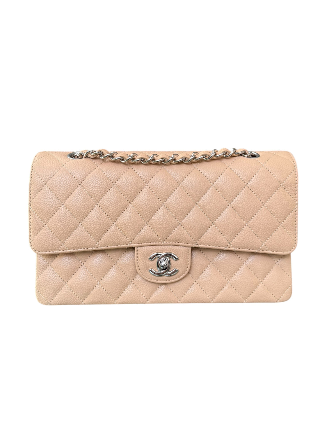 Chanel Classic Medium Double Flap Bag aus beigefarbenem Kaviar Leder und silberfarbener Hardware.
