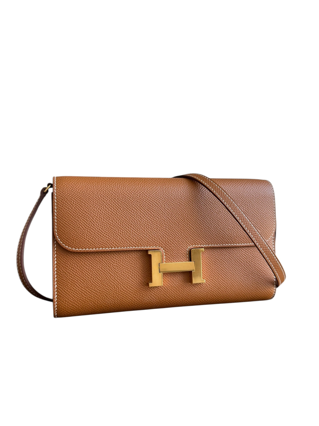 HERMÈS Constance to Go in der Farbe Gold. Jahr/Alter: 2024 Stamp: W.… Epsomleder.