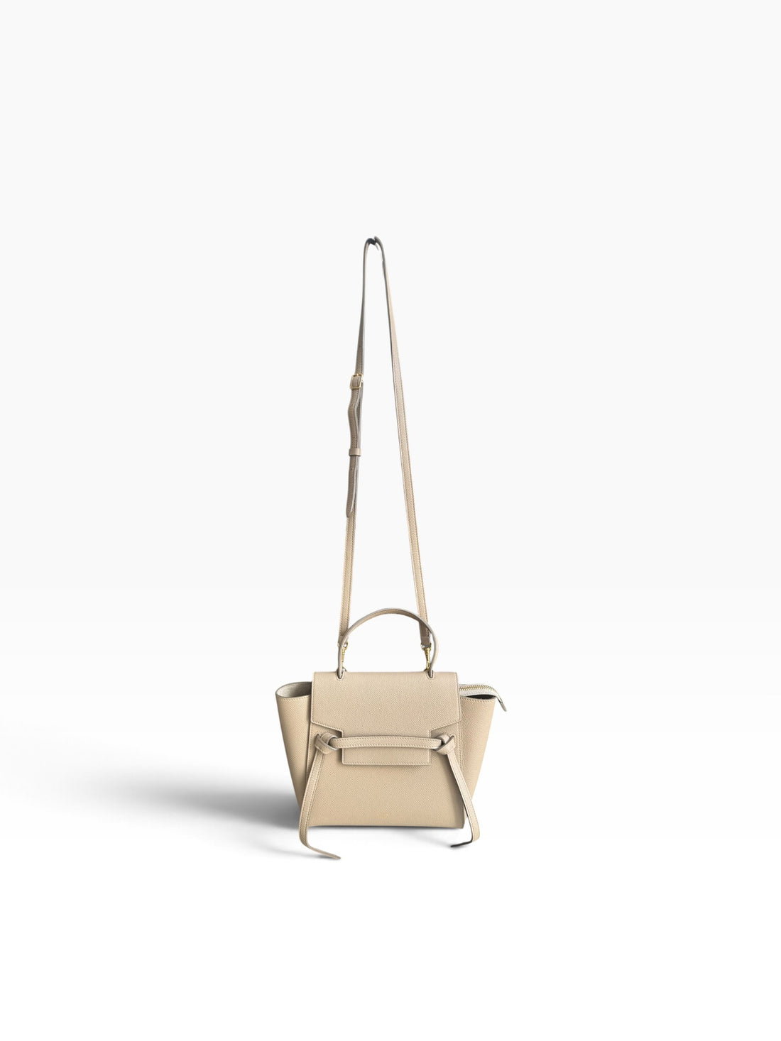 Celine Nano Belt Bag aus genarbtem Kalbsleder im Farbton Light Taupe.