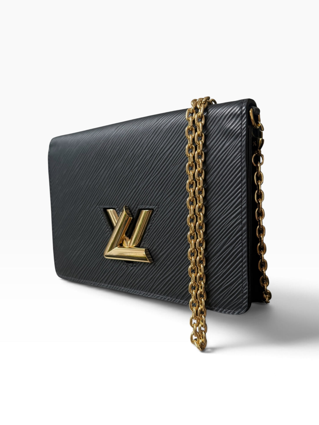 Louis Vuitton Twist Chain Wallet aus schwarzem Epi-Leder mit einem markanten, goldfarbenen LV-Drehverschluss.