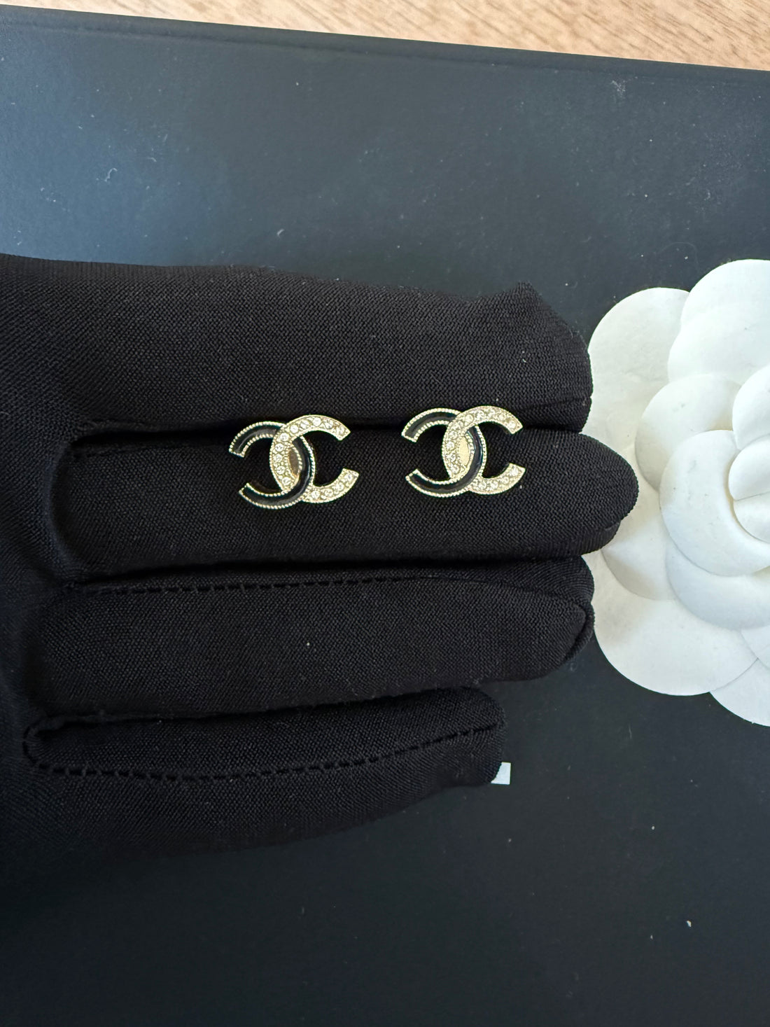 Chanel CC Ohrringe mit CC Steinen
