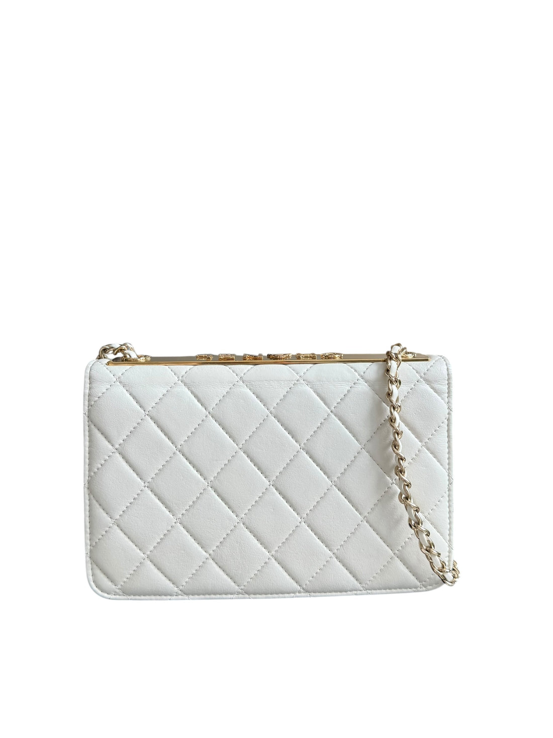 Chanel WOC Wallet on Chain Trendy aus Lammleder in der Farbe creme und goldfarbener Hardware.