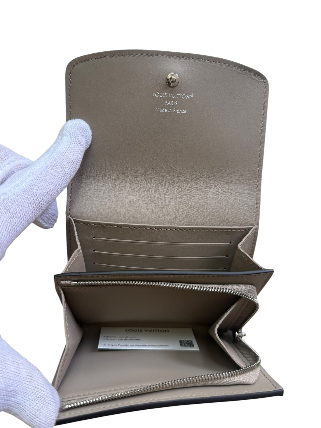 Louis Vuitton Iris Compact Geldbörse in Mahina Leder