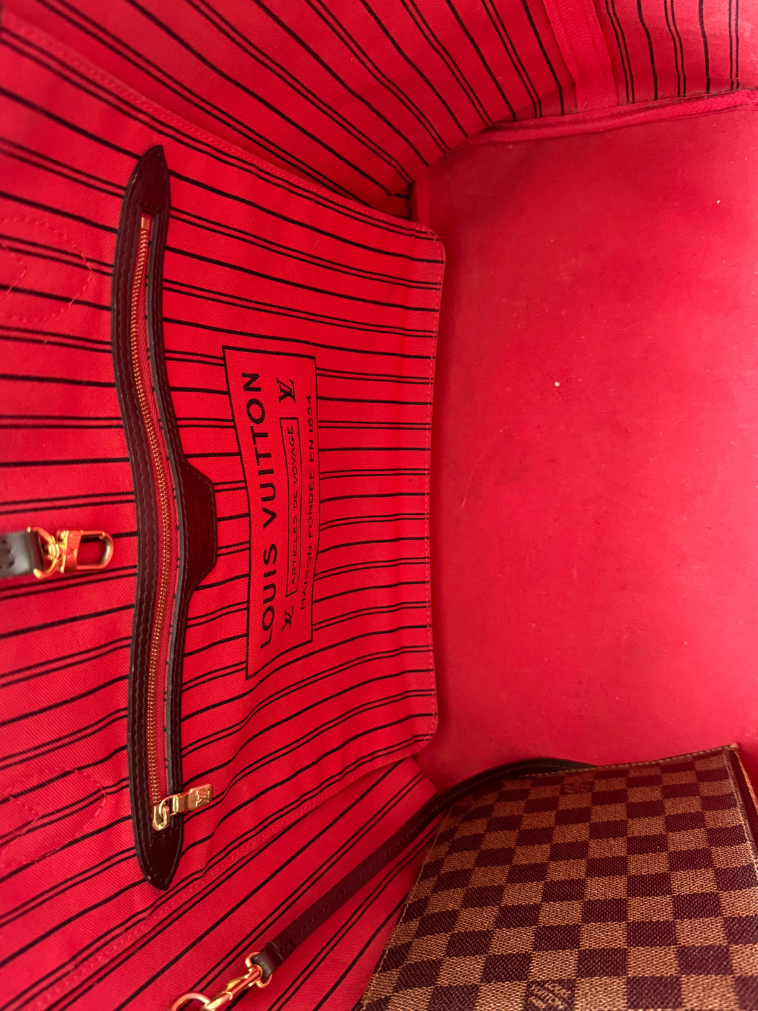 Louis Vuitton Neverfull GM in Damier Ebene mit abnehmbarer Pochette.