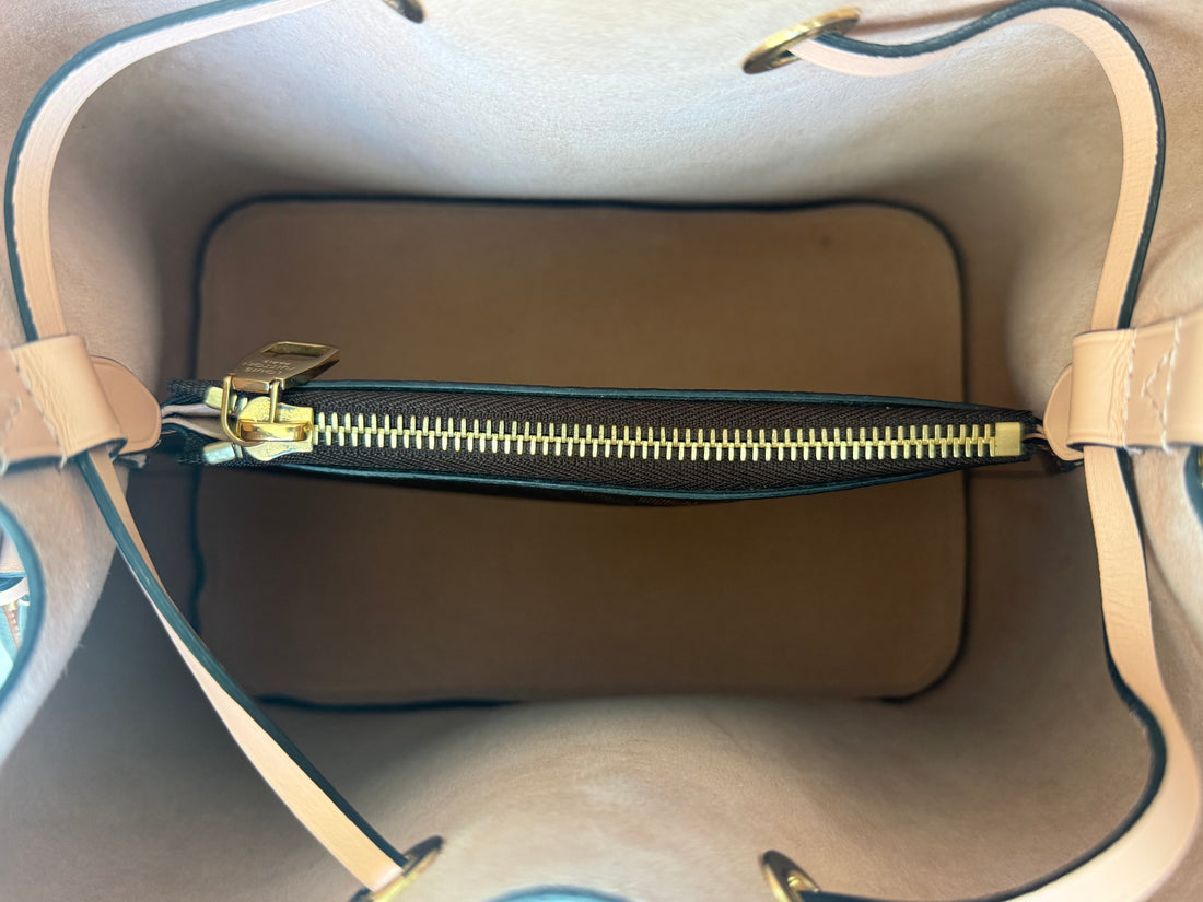 Louis Vuitton Néonoé MM Damier Ebene Venus.