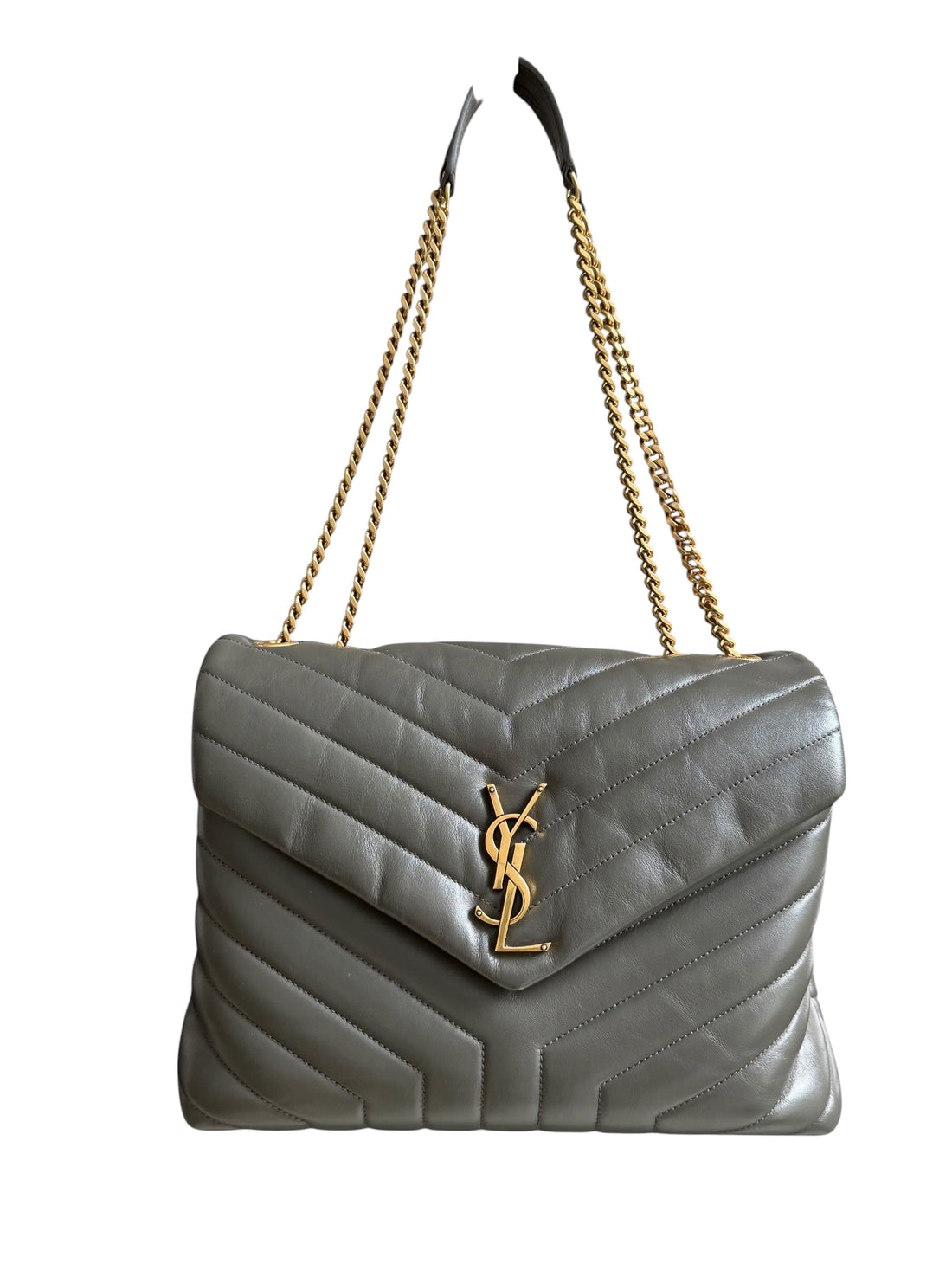 YSL Loulou Medium Tasche aus grauem Kalbsleder mit ineinandergreifenden YSL Initialen aus goldfarbenem Metall