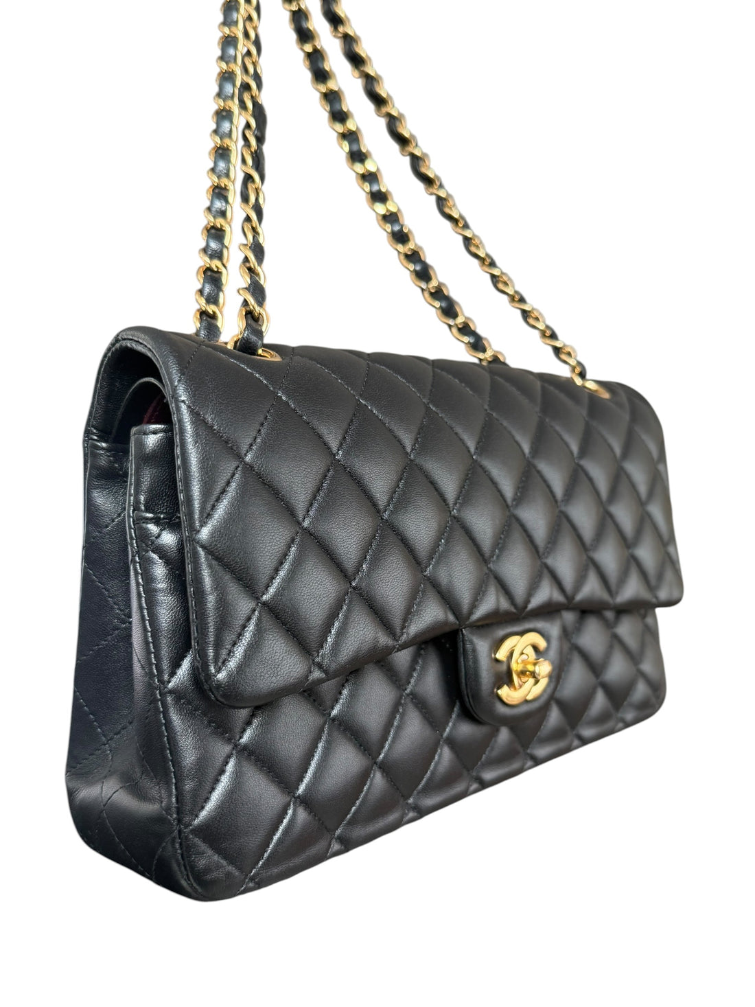 CHANEL Medium Classic Double Flap Bag aus schwarzem Lammleder und goldfarbener Hardware