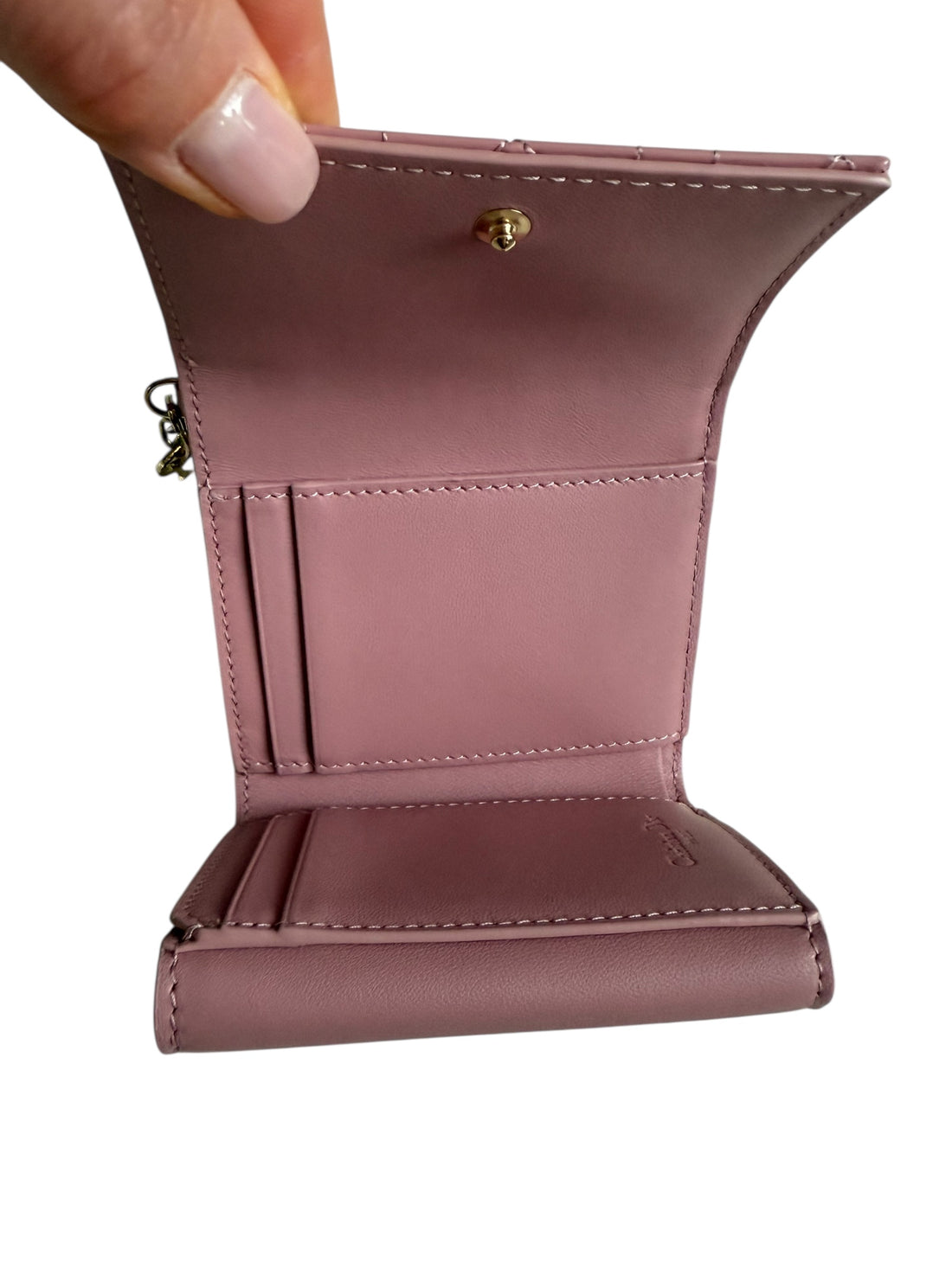 Lady Dior Lotus Portemonnaie Cannage Kalbslackleder in rosé.