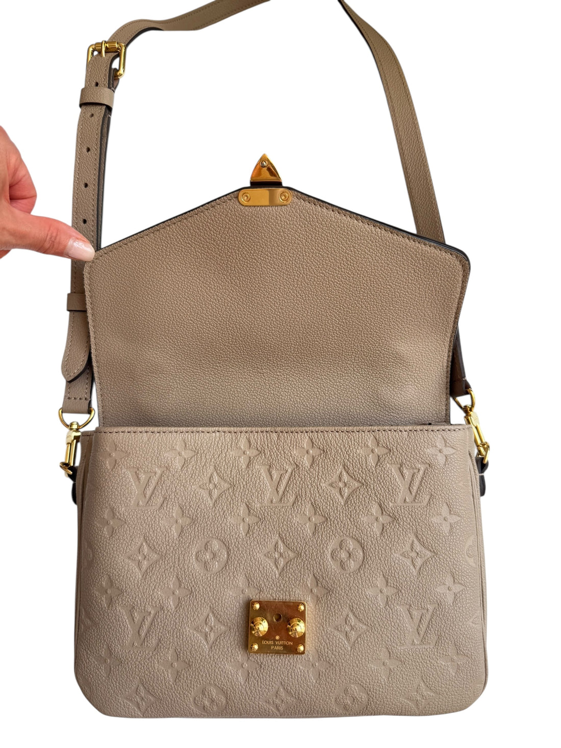 Louis Vuitton Metis Pochette Monogram Empreinte Leder in tourterelle