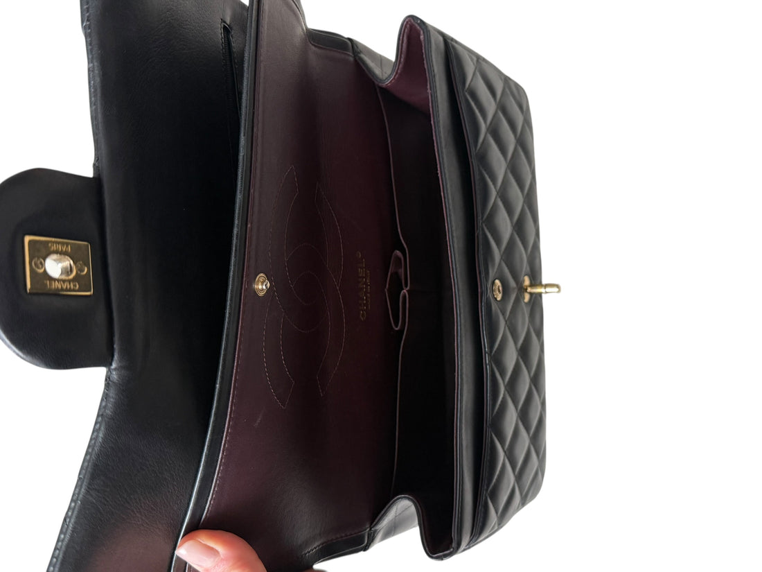 Chanel Classic Timeless Jumbo Double Flap Bag aus schwarzem Lammleder mit goldfarbener Hardware