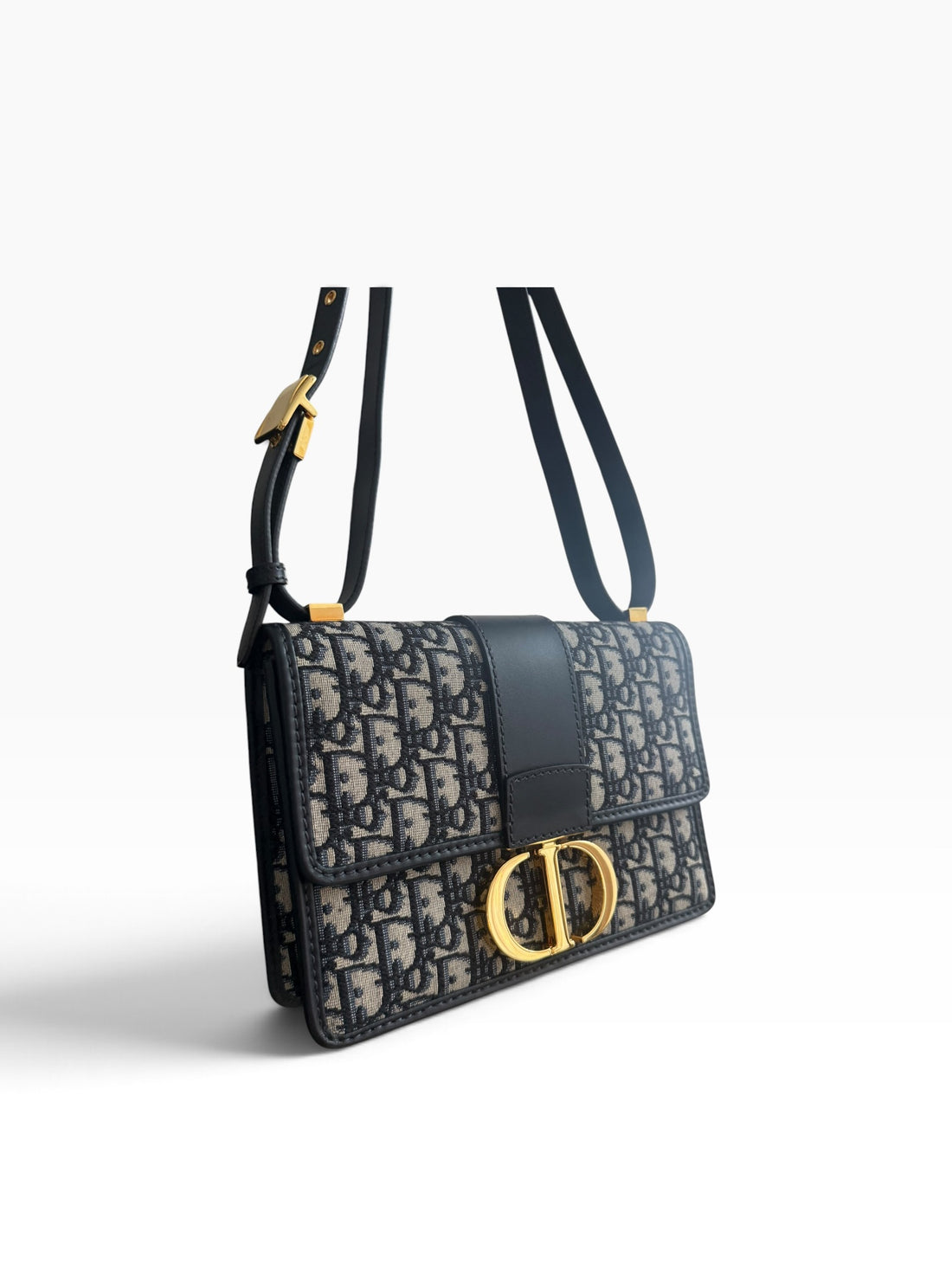 Sac 30 Montaigne Christian Dior en jacquard Oblique bleu.
