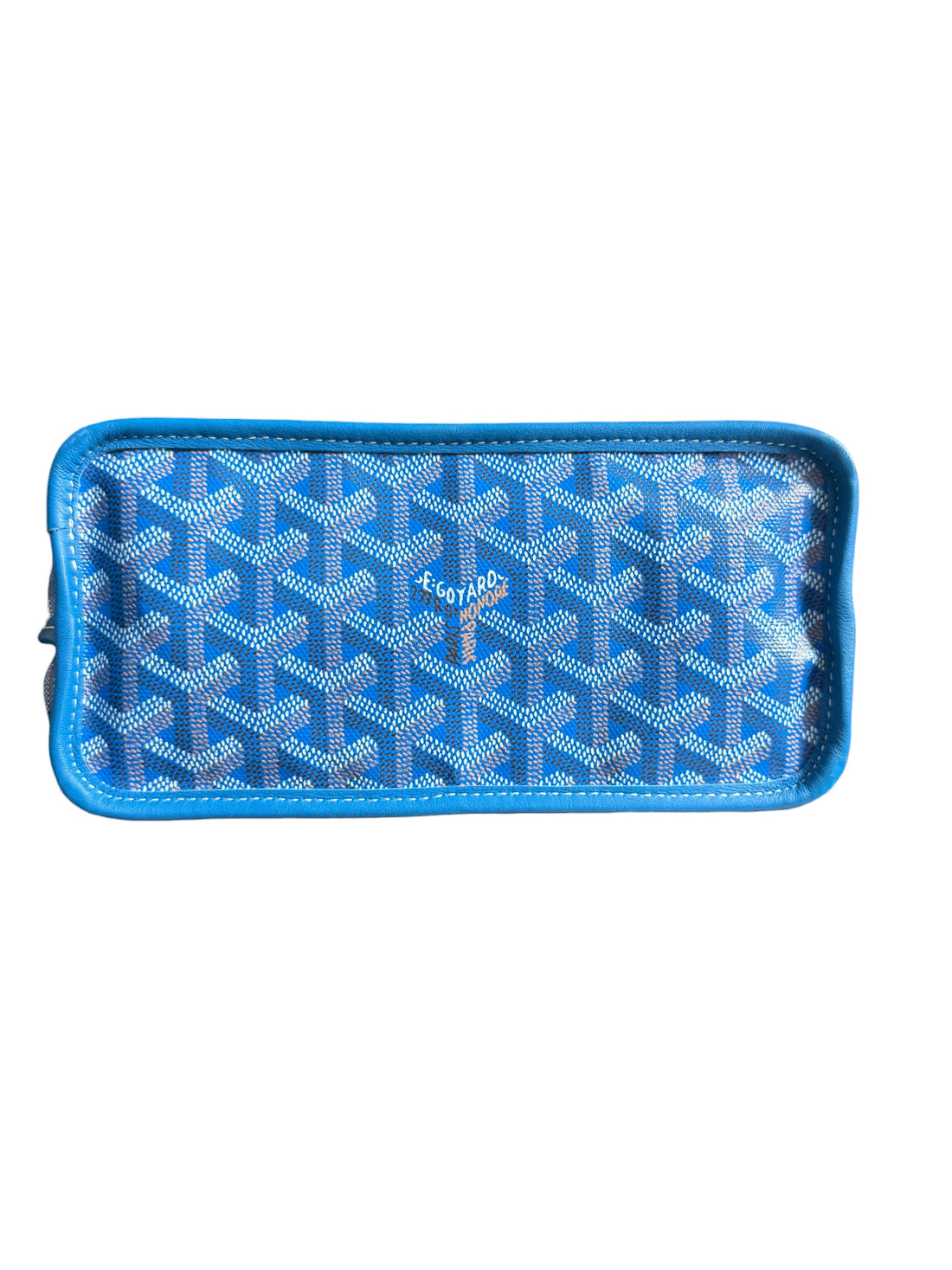 Die Goyard Anjou Mini ist eine moderne Interpretation der ikonischen Saint Louis und zeichnet sich durch ihre wendbare Konstruktion aus