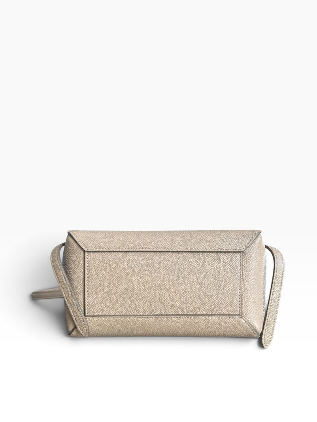 Celine Nano Belt Bag aus genarbtem Kalbsleder im Farbton Light Taupe.