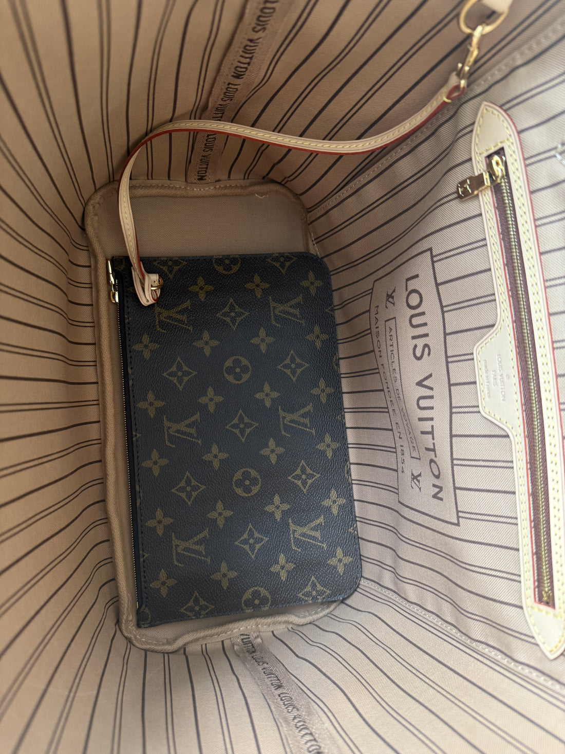 Louis Vuitton Neverfull Monogram beige
