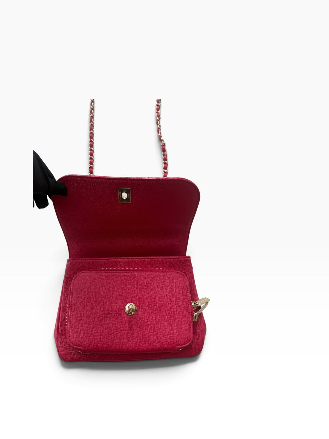 Chanel Business Affinity dans la nuance expressive Framboise en cuir caviar