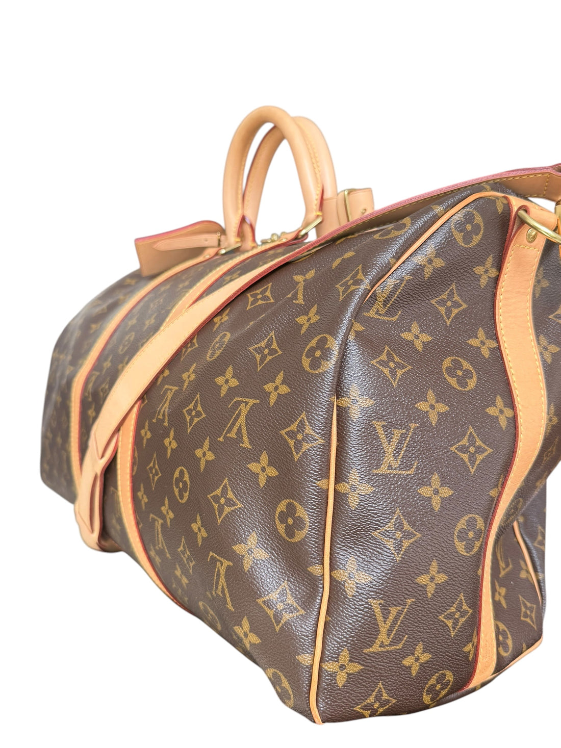 Louis Vuitton Keepall 50 Monogram Canvas mit abnehm- und verstellbarem Schulterriemen.