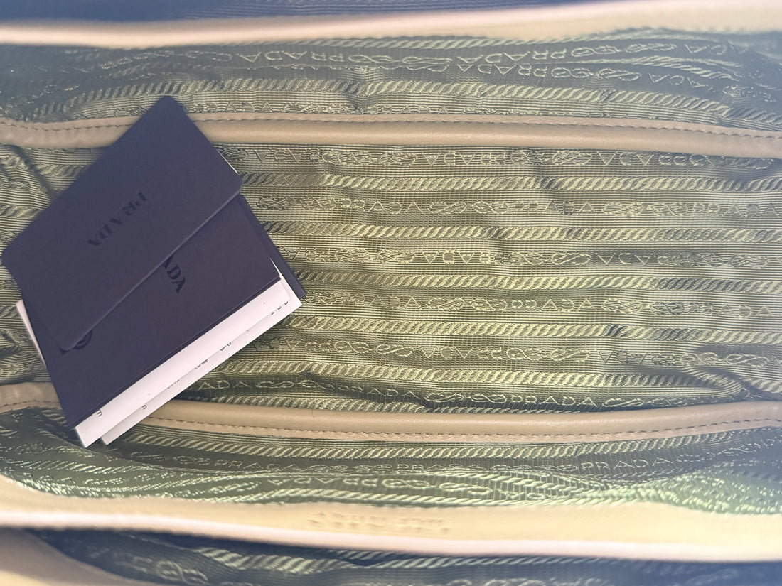 Prada Darling mittelgrosse Schulter Tasche in der Farbe Pistazie aus weichem Kalbsleder.