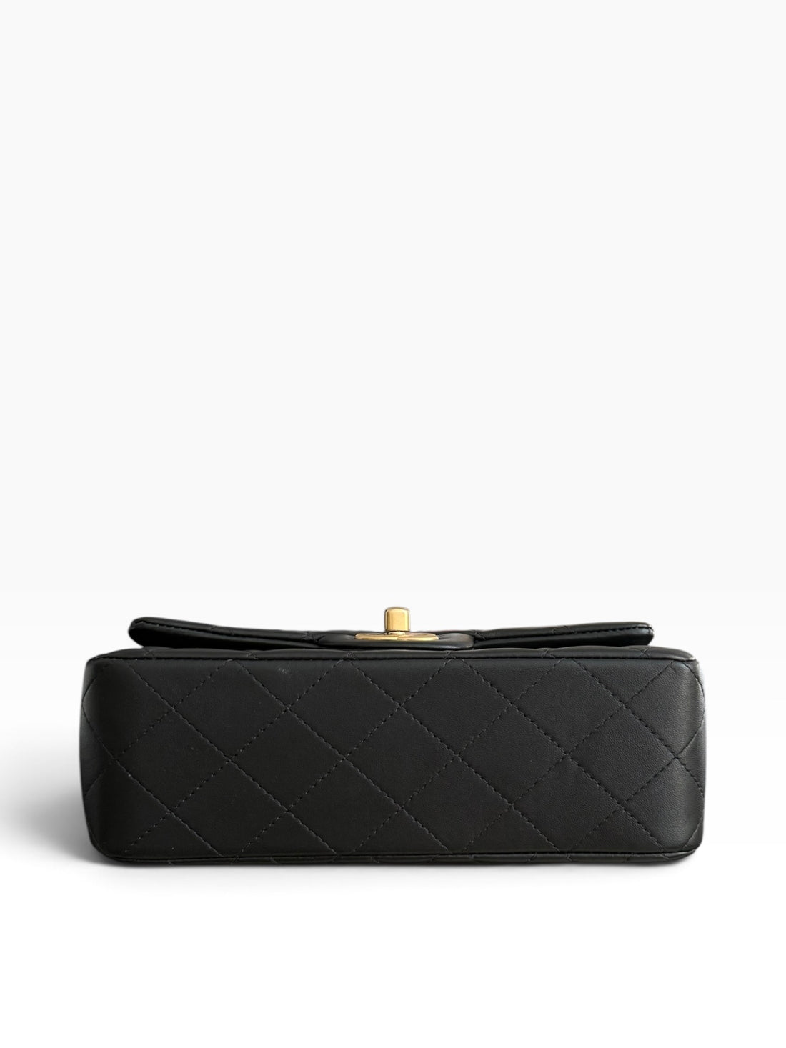 Chanel Classic Mini Top Handle aus schwarzem Lammleder und goldfarbener Hardware.