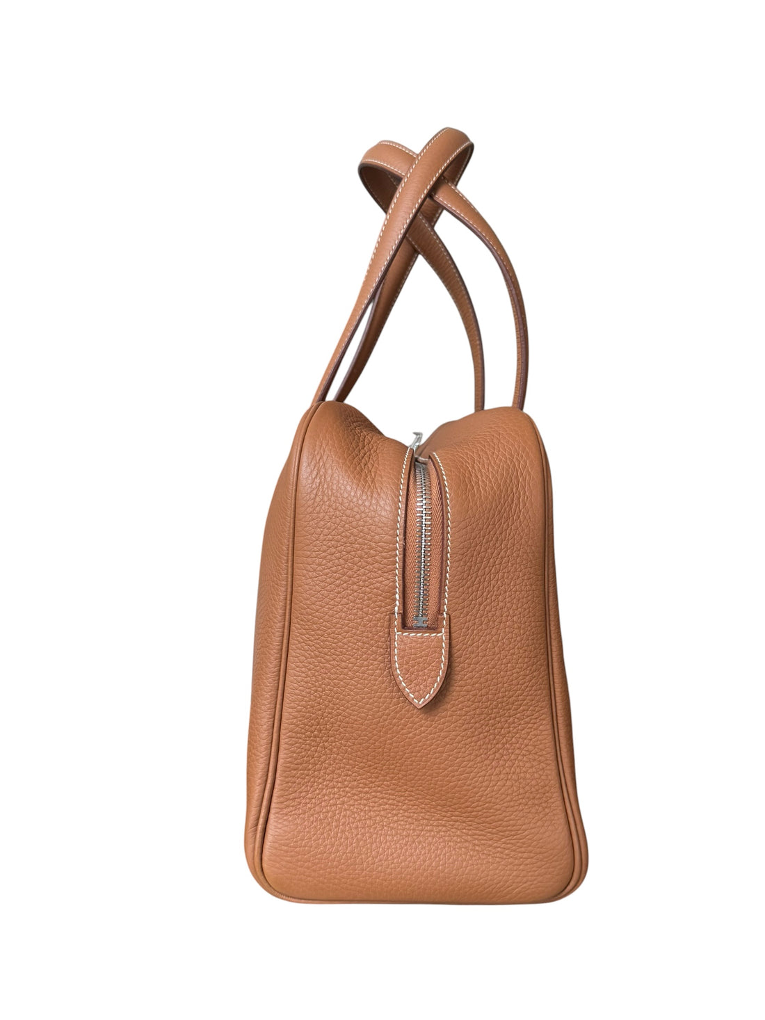 Hermès Victoria 35 Handtasche / Weekender Unisexist aus weichem Taurillon Clemence-Leder gefertigt und verfügt über silberfarbene Hardware