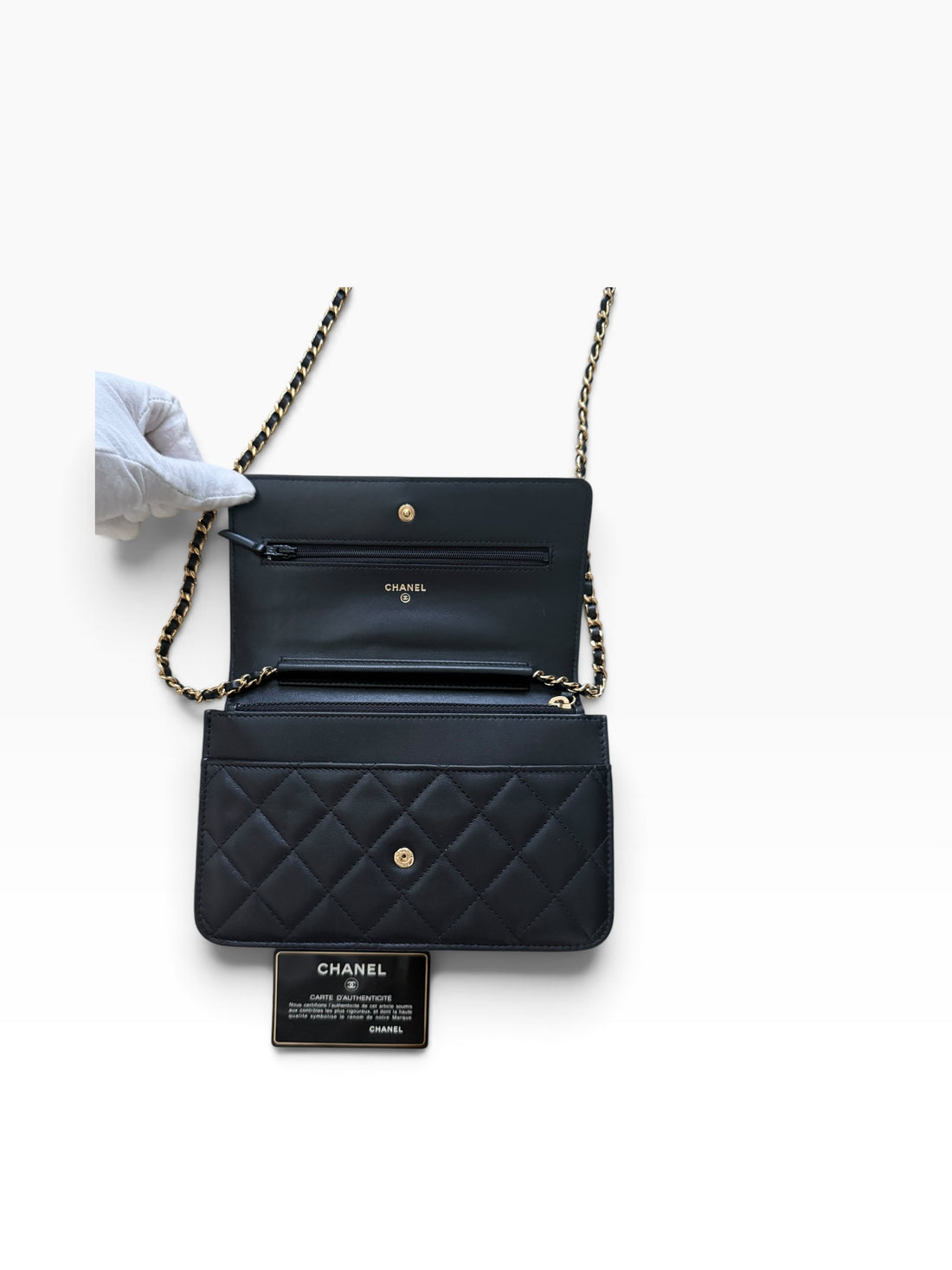 CHANEL WOC Wallet on Chain aus schwarzem Lammleder und goldfarbener Hardware