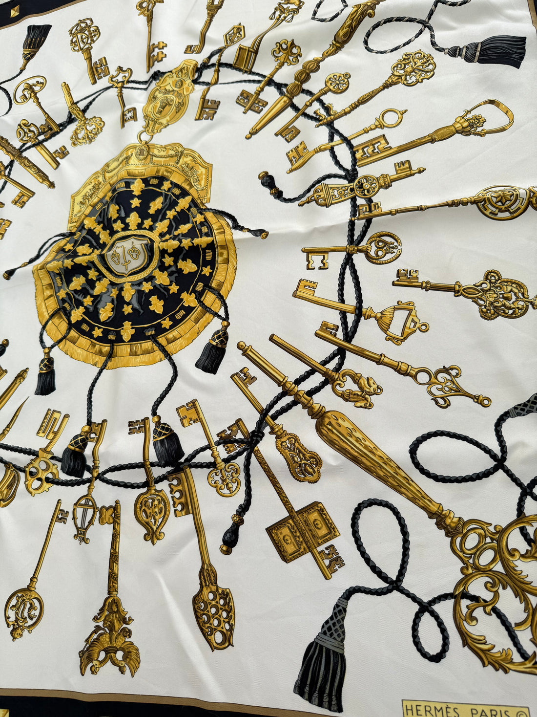 Hermès Carré Seidentuch les clefs in den Farben schwarz/weiss/gold