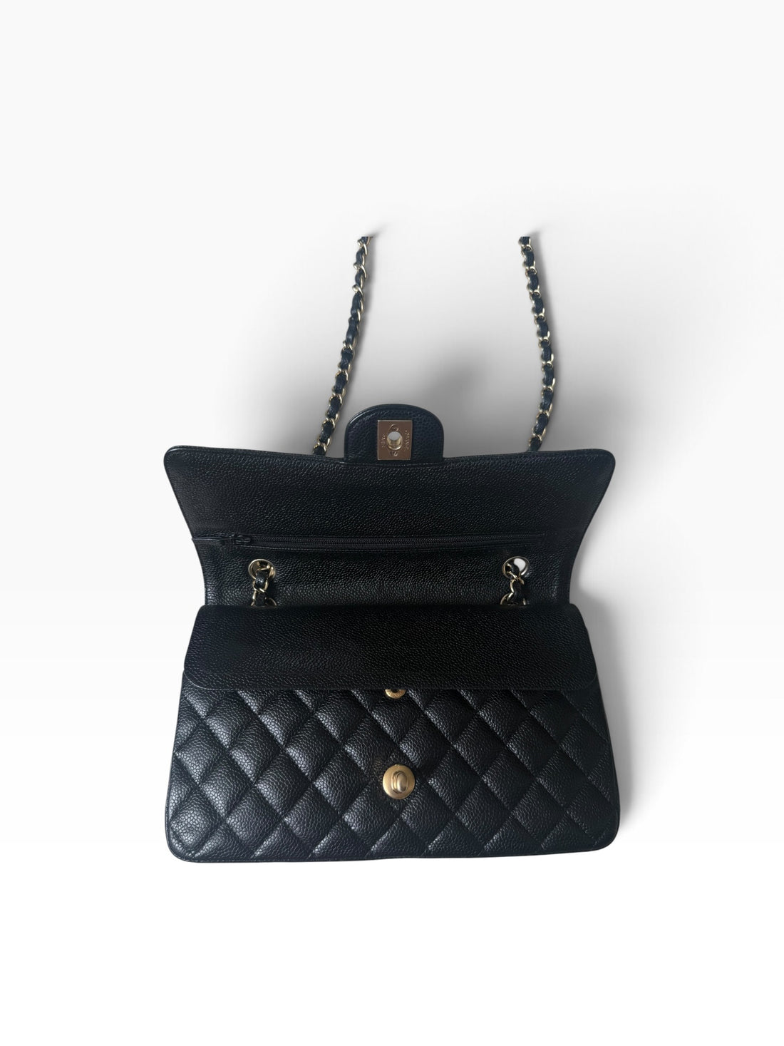 Borsa Chanel Classic Timeless Double Flap media in pelle caviar nera con hardware color oro.