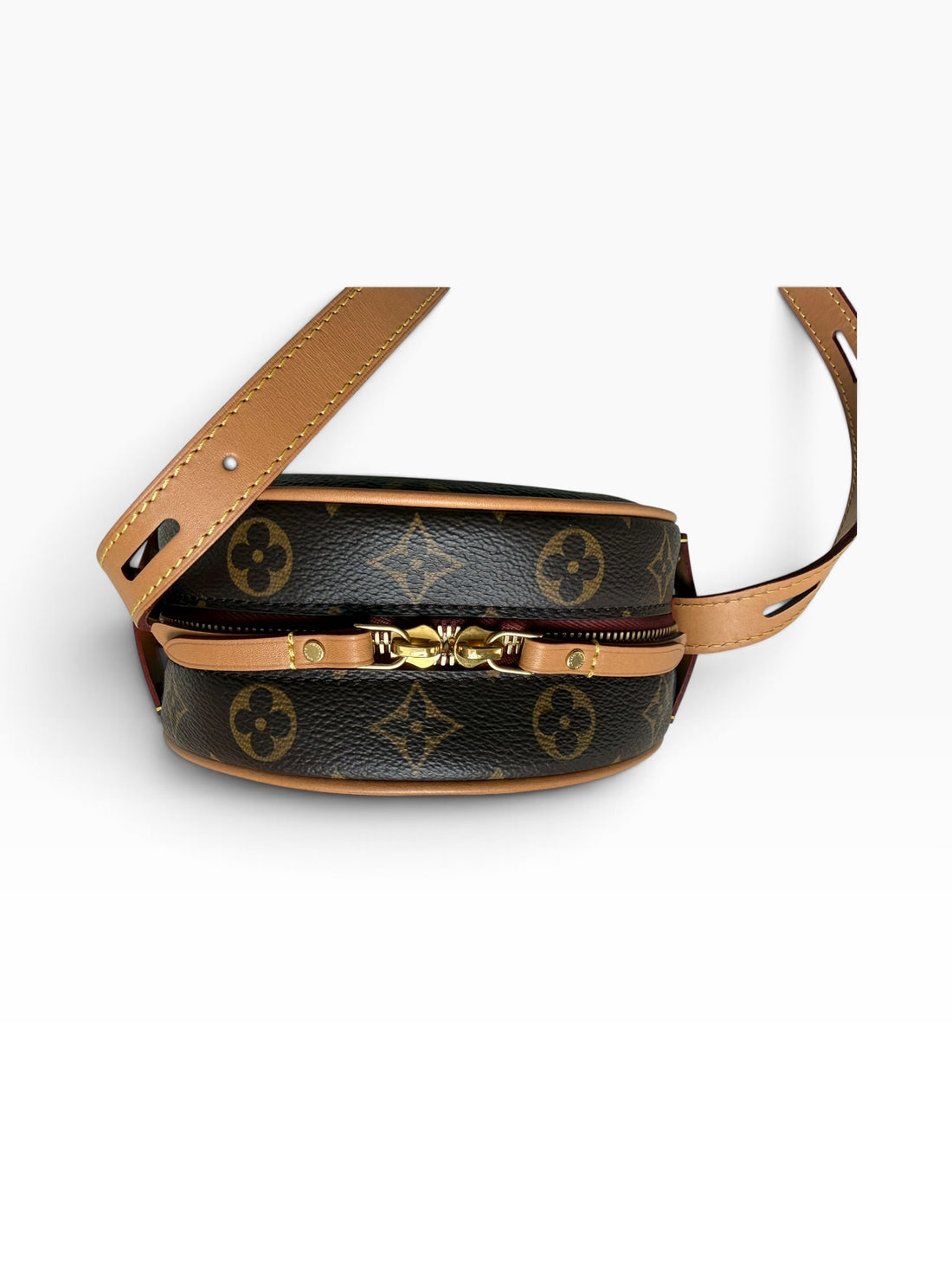 LOUIS VUITTON Boîte Chapeau Souple Bag PM Umhängetasche mit ihrem markanten runden Design und dem klassischen Monogram-Canvas und verstellbaren Schulterriemen.