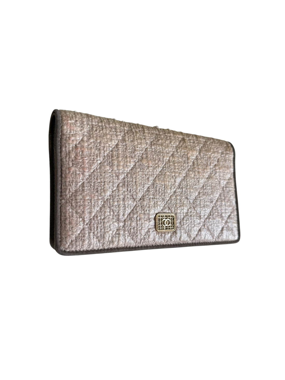 Chanel Geldbörse aus Bast in der Farbe beige.