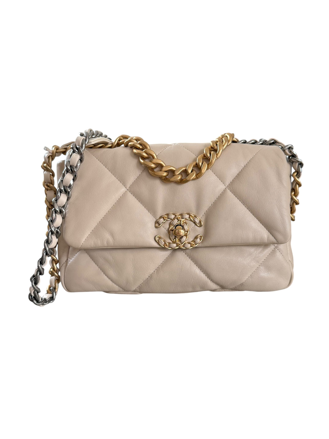 Chanel 19 small in der Farbe light-beige aus weichem Lammleder mit Gold- Silber- Rutheniumfarbenem Metall