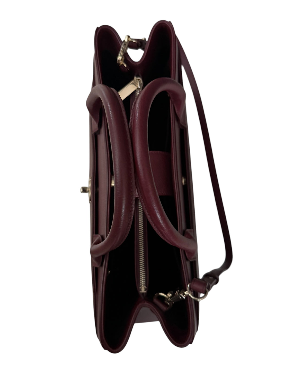 Chanel Neo Executive Tote Bag in der Farbe Bordeaux mit abnehmbarem Schulterriemen.