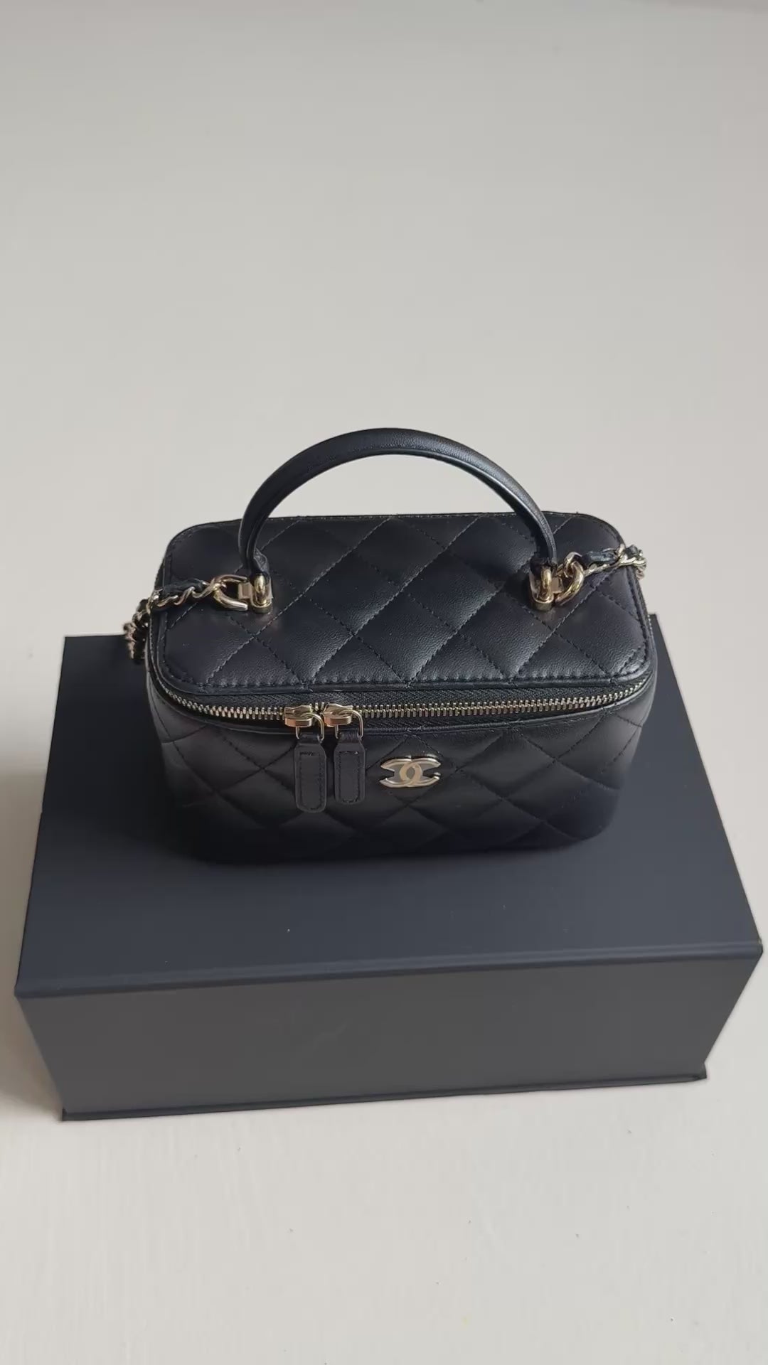 Chanel Vanity Top Handle aus schwarzem Lammleder